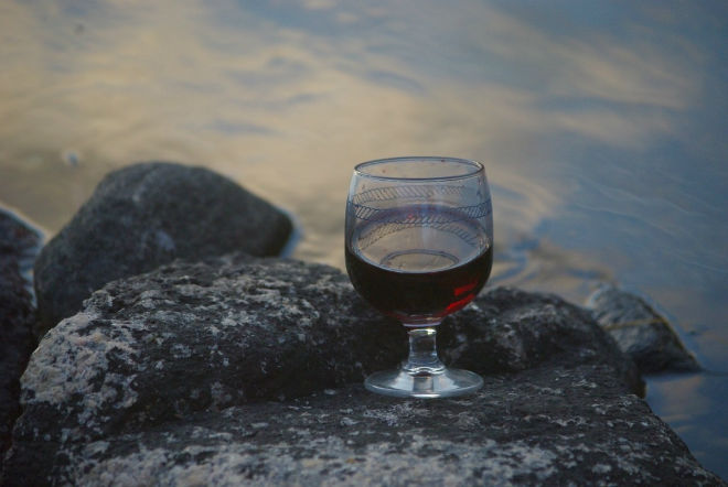 glass of red rock wine