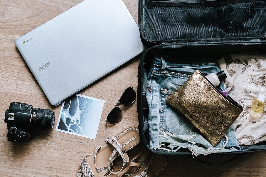 25 cosas que deben faltar en la maleta para cualquier buen | Vivanco
